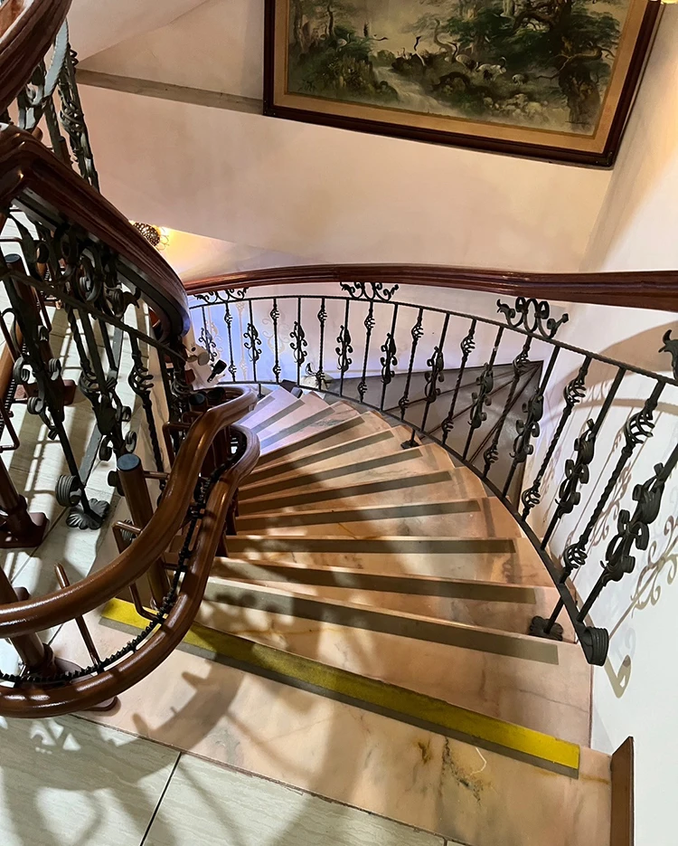 Arc-staircase-Curved-red-1Fto2F (3)